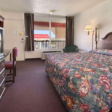 ซูเปอร์ 8 บาย วินด์แฮม โอคลาโฮมา แฟร์กราวด์ Motel โอคลาโฮมาซิตี้ ภายนอก รูปภาพ