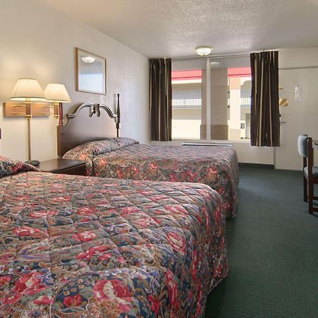 ซูเปอร์ 8 บาย วินด์แฮม โอคลาโฮมา แฟร์กราวด์ Motel โอคลาโฮมาซิตี้ ภายนอก รูปภาพ