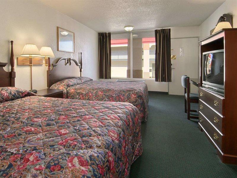 ซูเปอร์ 8 บาย วินด์แฮม โอคลาโฮมา แฟร์กราวด์ Motel โอคลาโฮมาซิตี้ ภายนอก รูปภาพ